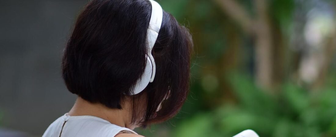 From cloning romance authors to YouTube piracy, AI is transforming audiobooks