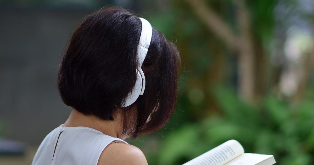 From cloning romance authors to YouTube piracy, AI is transforming audiobooks