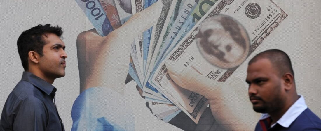 India’s foreign exchange reserves fall by nearly $10 billion to $671 billion