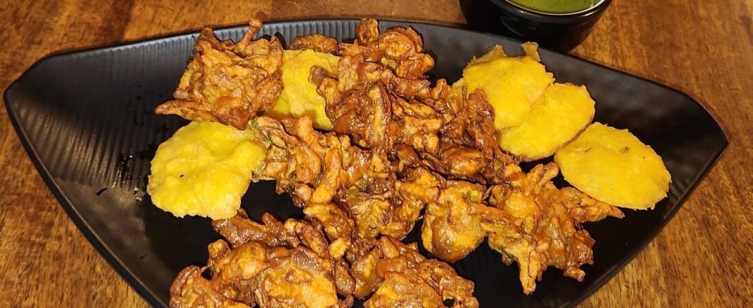 Food Trotter: Best Pakora Spots In Mumbai To Try This Monsoon