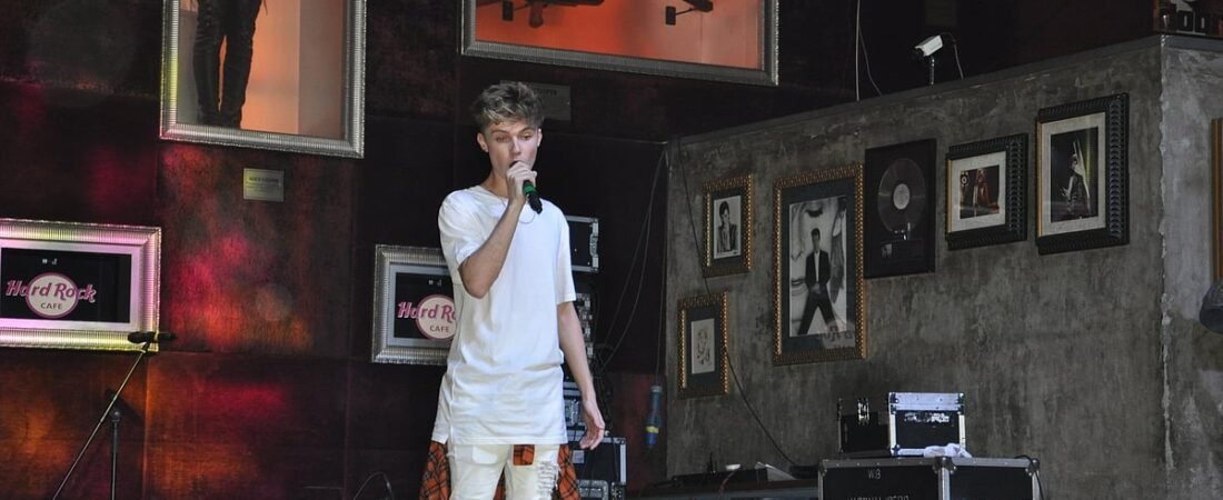 British Pop Star HRVY Opens Up About New EP ‘Bliss’: ‘Don’t Let Fear Stop You From Living In The Moment’